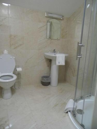 The Waterfront Townhouse Accommodation - image 14