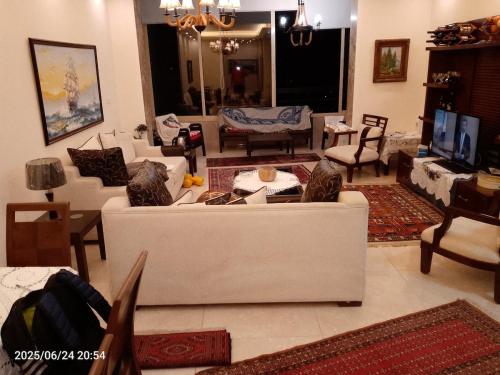 fully furnished spacious chalet in ehden in 埃赫登