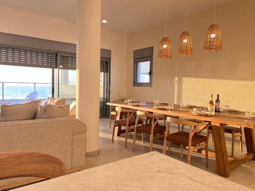 편의 시설/서비스, Galim Penthouse - Kosher - 5BR in 비냐미나