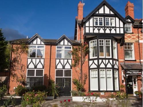 المنظر الخارجي, Bryn Woodlands House in كلوين باى