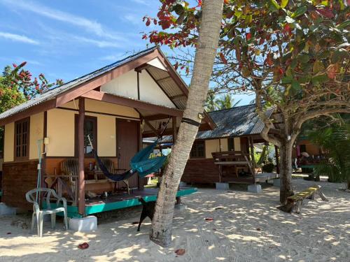 Pinks Bungalow 5