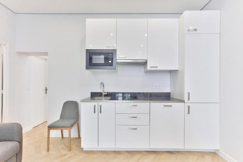 UrbanFlat 126 - Grand Appartement Parisien dans le centre - image 2