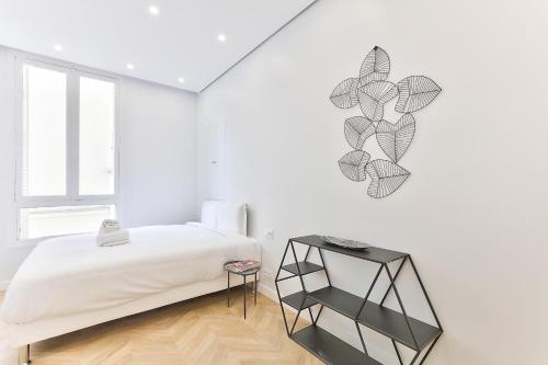 UrbanFlat 126 - Grand Appartement Parisien dans le centre - image 11