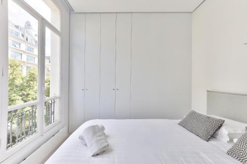 UrbanFlat 126 - Grand Appartement Parisien dans le centre - image 4
