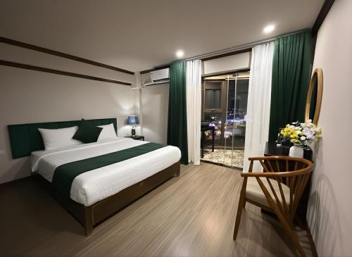 room detail thumbnail 2
