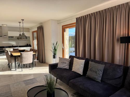 Mountain Lodge Leogang- Luxus Apartement, Terrasse, Garten, Kamin