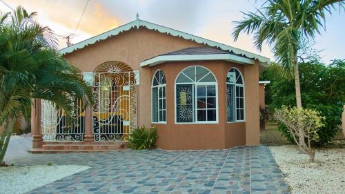 Tropical Oasis - your home away from home