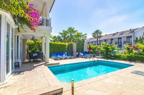Sunset Beach Club Aqua Lettings Oyster 1 - image 3