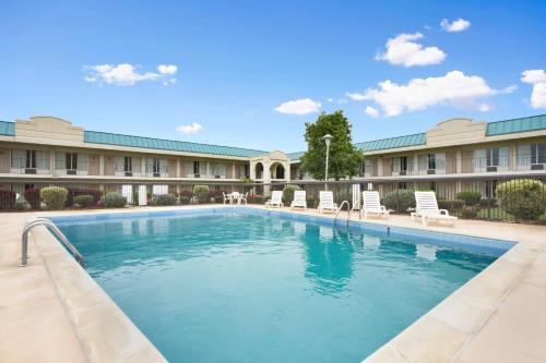 Baymont by Wyndham Emporia VA in 恩波里亞