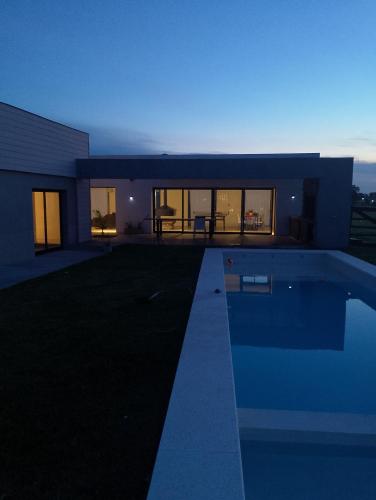 Casa de campo minimalista en la Victoria Polo club