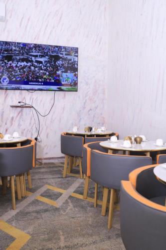 Ruang bersama/area TV, Mpaata Empire Royal Suites in Hoima