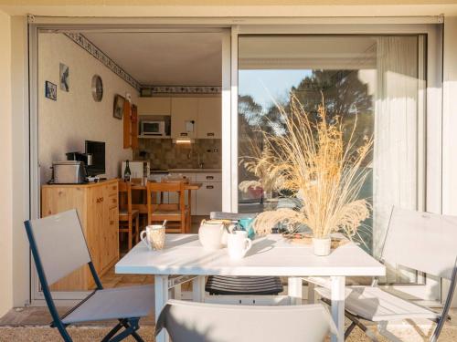 Studio cabine à 50m de la plage avec terrasse et parking, Carnac - FR-1-477-119