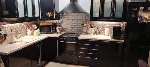 Kitchen, Rom med to senger og parkering in Kvaloysletta