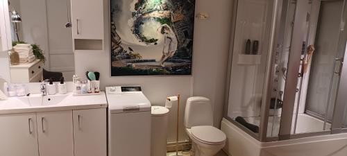 Bathroom, Rom med to senger og parkering in Kvaloysletta