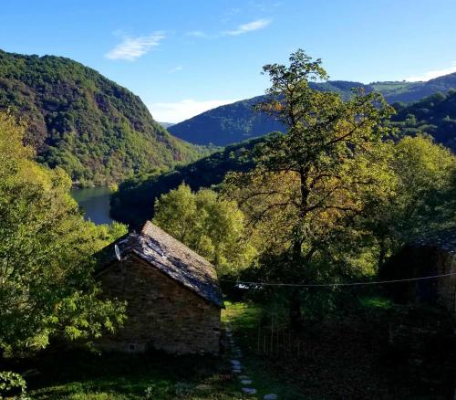 Gîte Aveyron avec vue rivière, proche Albi gîte à louer Aspires