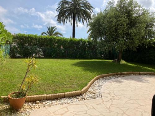 Beautiful 3 bedroom apartment with nice garden