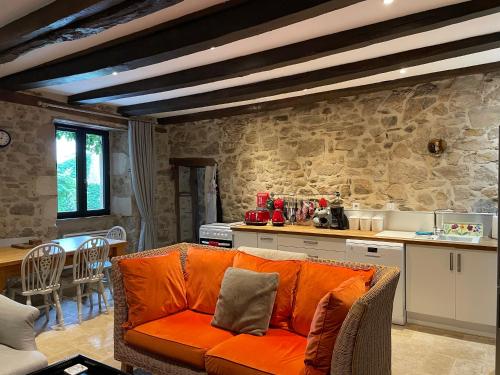 Lime Tree Farmhouse in Saint-Saud-Lacoussiere