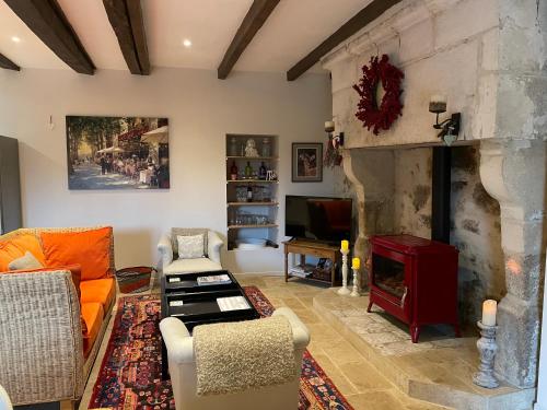 Lime Tree Farmhouse in Saint-Saud-Lacoussiere