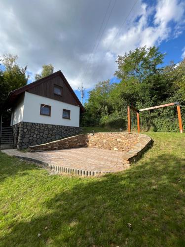 A szálláshely kívülről, Chata na bidýlku (Chata na bidylku) in Vranov Nad Dyji
