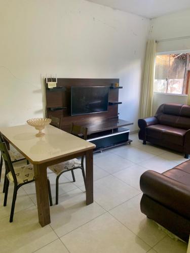 Shared lounge/TV area, Casa ampla com ar condicionado e quintal para pets in Paecara