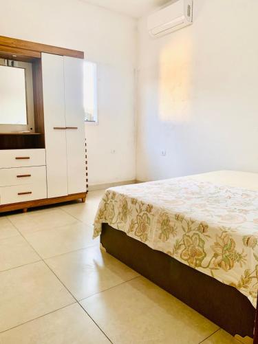 Casa ampla com ar condicionado e quintal para pets in Paecara