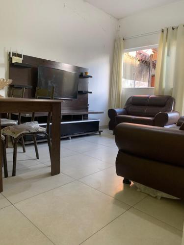 Facilities, Casa ampla com ar condicionado e quintal para pets in Paecara