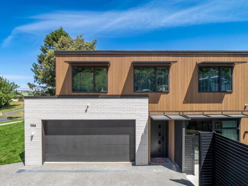 . Architectural Retreat in Prestigious Whanganui