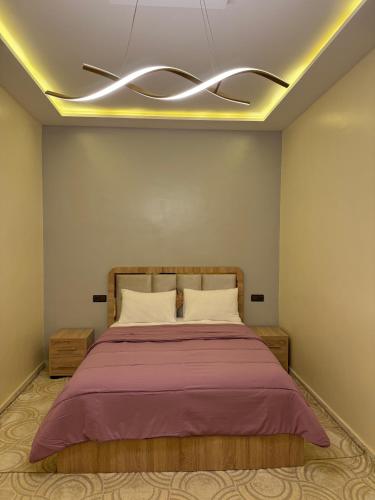 Spacious 2-Bedroom Apartment Near City Center in 아드라