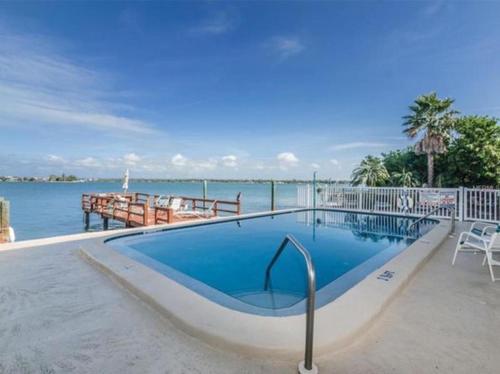 Paradise Lane-Dolphin View-On the Intercostal in St Pete Beach, USA