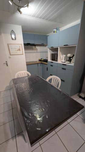 virtuve, maison de vacances proche océan (maison de vacances proche ocean) in Saint Michel Chef Chef