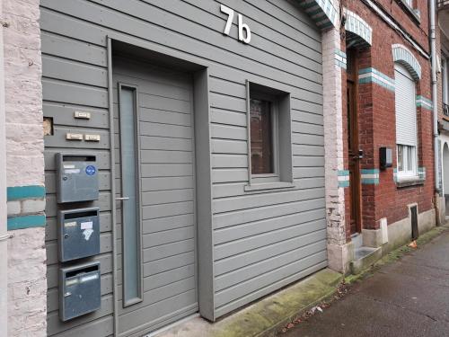 Entrance, Beautiful Appartment with private garden in Lille - 100m from metro station in Hellemmes