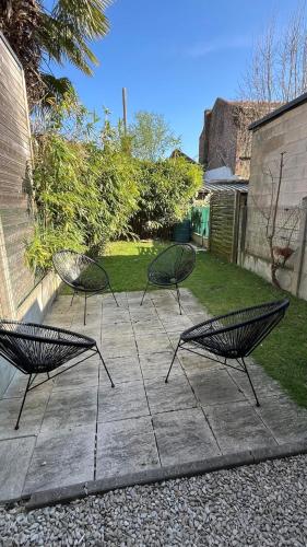 Garden, Beautiful Appartment with private garden in Lille - 100m from metro station in Hellemmes