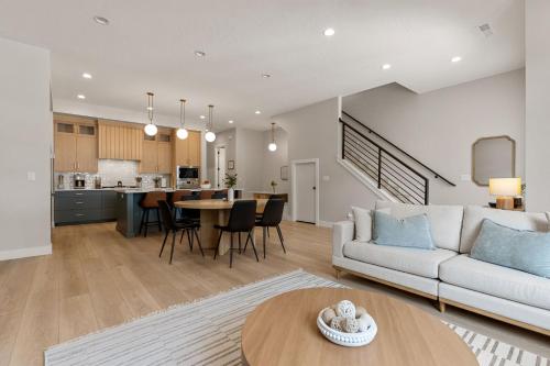 Weekend Vibes townhouse - image 2