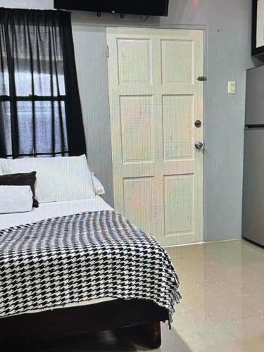 Peaceful and modern family stay in Bon Accord Village