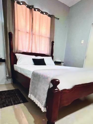 Peaceful and modern family stay in Bon Accord Village