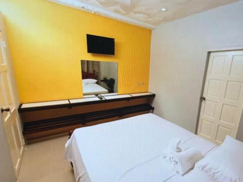 Peaceful and modern family stay in Bon Accord Village