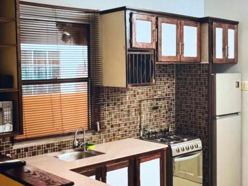 Peaceful and modern family stay in Bon Accord Village