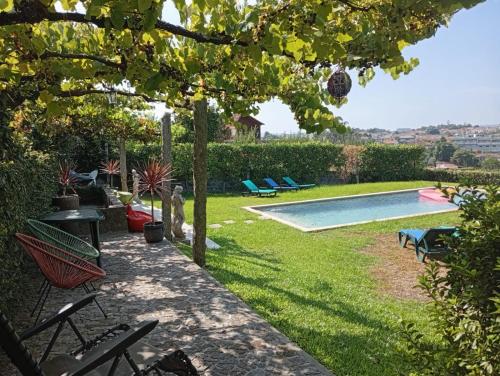 Casa com Piscina Privada de 10m e Jardim, até 8 pessoas, perto do Porto (Casa com Piscina Privada de 10m e Jardim, ate 8 pessoas, perto do Porto) in ลันยิง