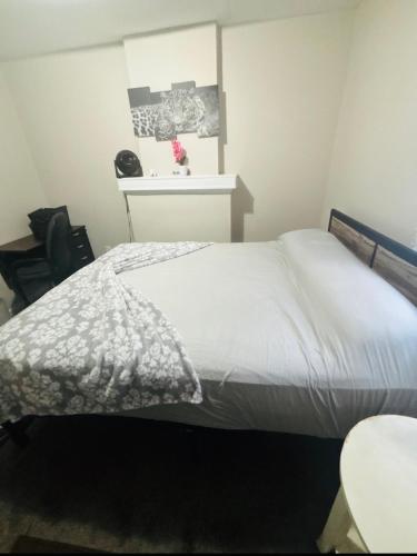 McDaniel House Private Room 6 Shared Bathroom – khách sạn tại Pittsburgh