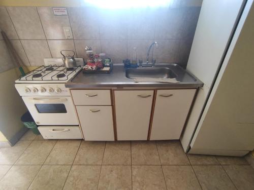 Kitchen, Deptos Peumayen Familiar - Parking - Excelente Ubicacion - Full Equipado in Río Colorado