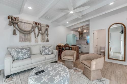 Exterior view of Anchor Inn & Cottages