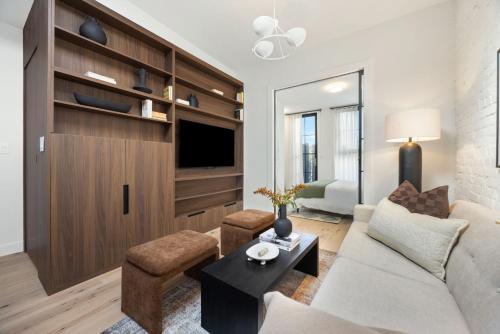 The Brick Hotel - The Loft - image 4