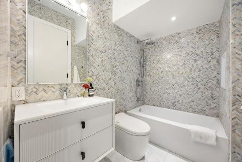The Brick Hotel - The Loft - image 2