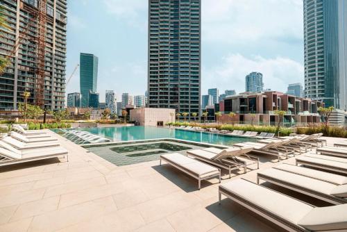 Luxury 3 Bedroom Apartment 8 mins from Dubai Mall Sleeps 6 people - image 10