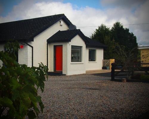 . Quiet Riverside Stopover by the Shannon, Perfect for Work Stays and Weekend Breaks
