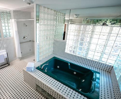 Suites by The Wellborn in 市區