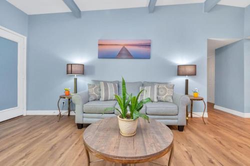 Sleeps 16+ Game Room + 75” TV Fire Pit + BBQ - image 13