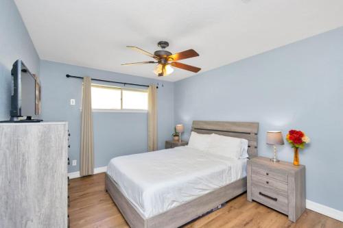 Sleeps 16+ Game Room + 75” TV Fire Pit + BBQ - image 5