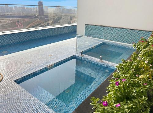 Cozy Studio with 31st Floor Miracle Garden View - image 14