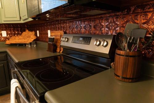The Mountain Magnolia-Hot Tub on Private Deck - image 9